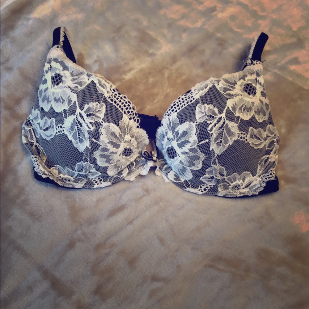 B1G1/50💥NWOT VS Body by Victoria Push Up Bra, 32B